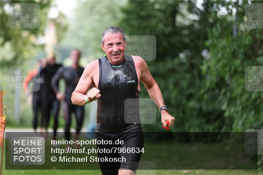 15.06.2025 - 7 Türme Triathlon Michael Strokosch http://msf.ph/oto/7966634 15.06.2025 12:20:54 Schwimmen 385, 434, 557, 568, 597, 625 meine-sportfotos.de
