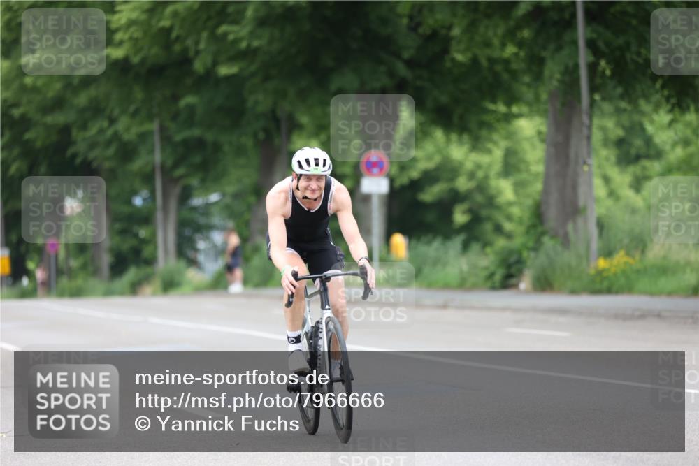 15.06.2025 - 7 Türme Triathlon Yannick Fuchs http://msf.ph/oto/7966666 15.06.2025 11:17:57 Radfahren 262, 273, 316 meine-sportfotos.de