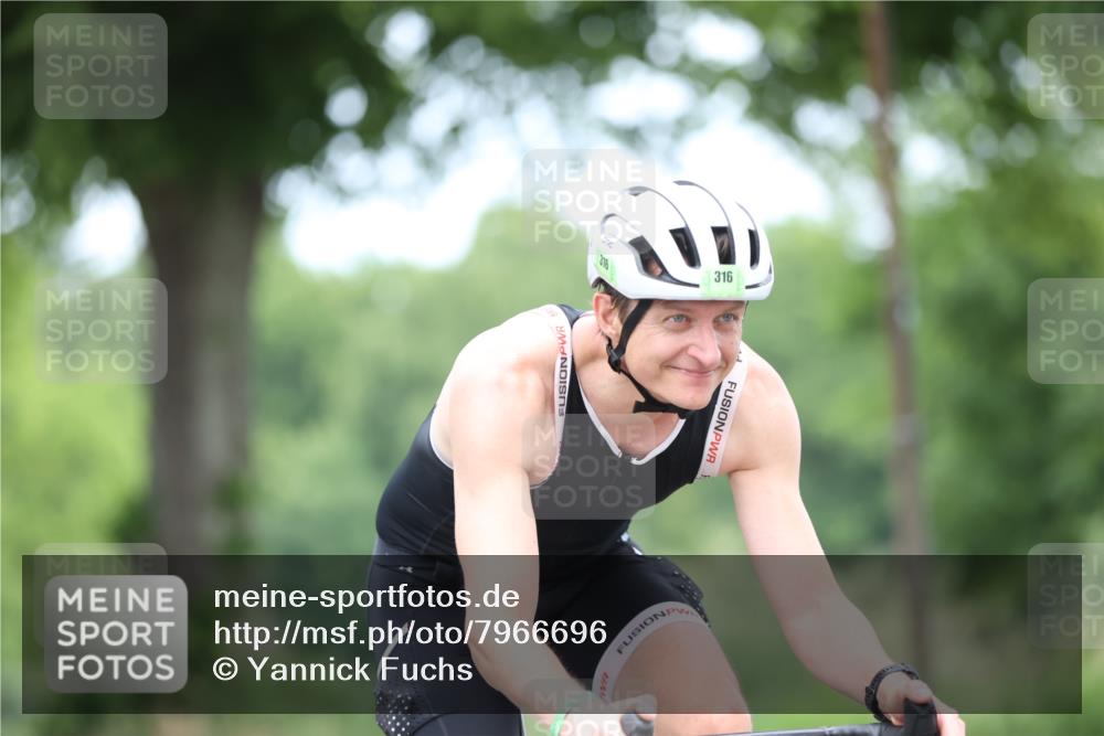 15.06.2025 - 7 Türme Triathlon Yannick Fuchs http://msf.ph/oto/7966696 15.06.2025 11:17:58 Radfahren 262, 273, 274, 316 meine-sportfotos.de