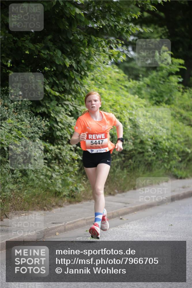 15.06.2025 - REWE Women's Run Jannik Wohlers http://msf.ph/oto/7966705 15.06.2025 10:01:48 Laufen 5447 meine-sportfotos.de
