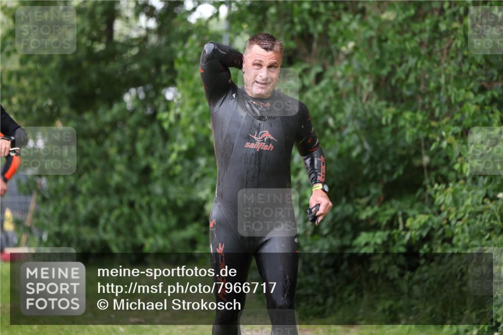 15.06.2025 - 7 Türme Triathlon Michael Strokosch http://msf.ph/oto/7966717 15.06.2025 12:20:59 Schwimmen 385, 434, 557, 568, 592, 597, 625, 674 meine-sportfotos.de