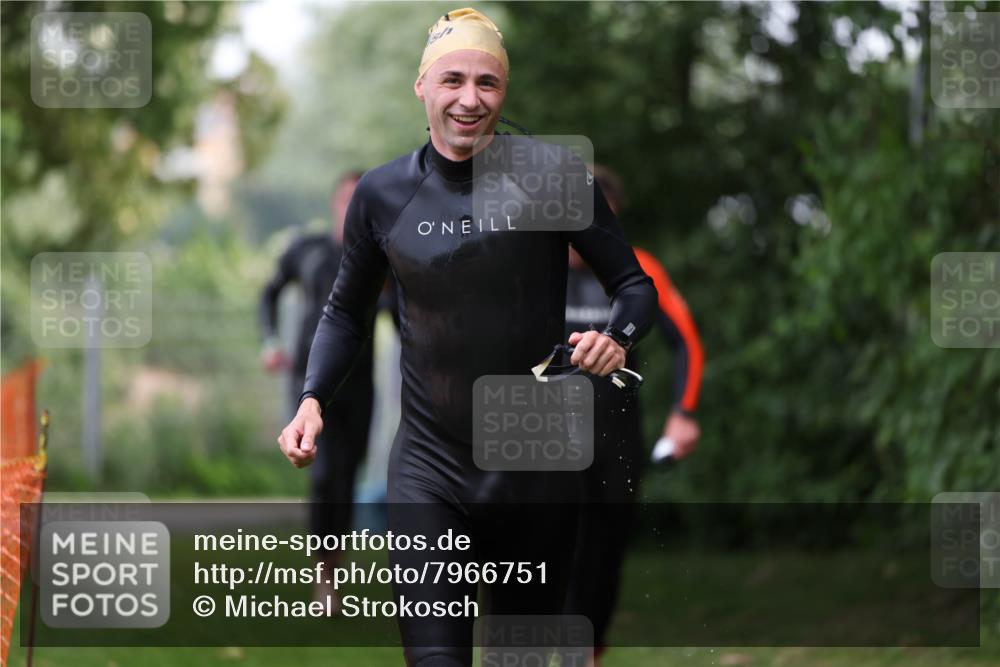 15.06.2025 - 7 Türme Triathlon Michael Strokosch http://msf.ph/oto/7966751 15.06.2025 12:21:00 Schwimmen 385, 434, 557, 568, 592, 597, 625, 674 meine-sportfotos.de