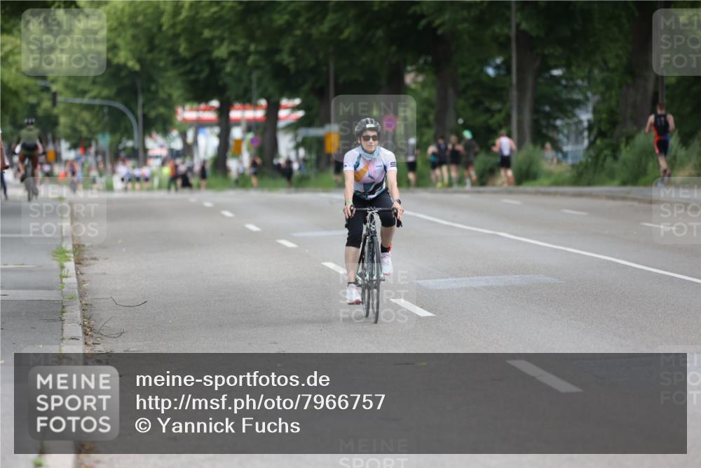 15.06.2025 - 7 Türme Triathlon Yannick Fuchs http://msf.ph/oto/7966757 15.06.2025 14:08:48 Radfahren 294, 838 meine-sportfotos.de