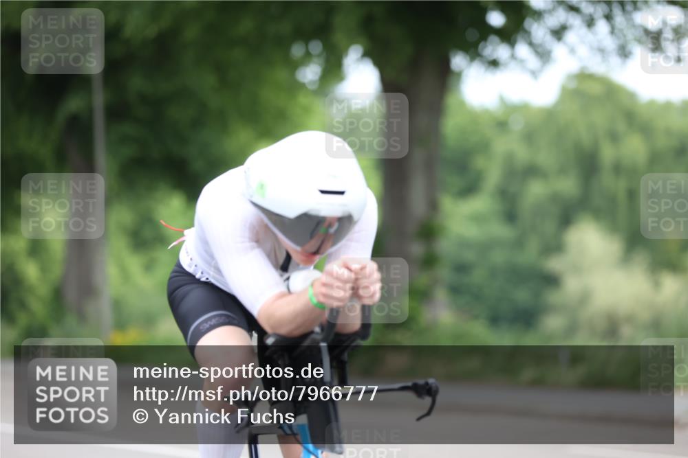 15.06.2025 - 7 Türme Triathlon Yannick Fuchs http://msf.ph/oto/7966777 15.06.2025 11:18:26 Radfahren 215 meine-sportfotos.de