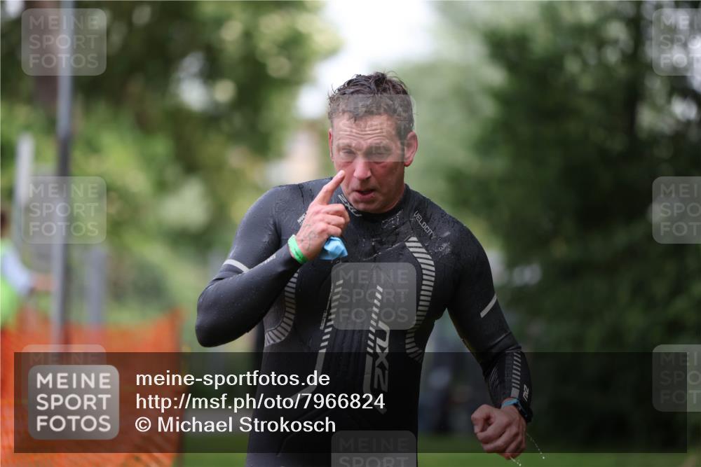 15.06.2025 - 7 Türme Triathlon Michael Strokosch http://msf.ph/oto/7966824 15.06.2025 12:21:05 Schwimmen 434, 557, 568, 592, 597, 625, 674 meine-sportfotos.de