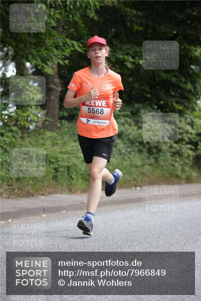 15.06.2025 - REWE Women's Run Jannik Wohlers http://msf.ph/oto/7966849 15.06.2025 10:01:55 Laufen 5568 meine-sportfotos.de