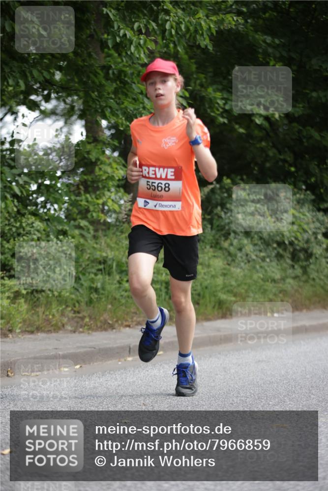 15.06.2025 - REWE Women's Run Jannik Wohlers http://msf.ph/oto/7966859 15.06.2025 10:01:55 Laufen 5568 meine-sportfotos.de