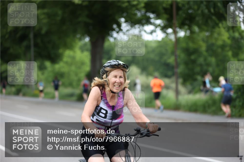 15.06.2025 - 7 Türme Triathlon Yannick Fuchs http://msf.ph/oto/7966887 15.06.2025 14:09:10 Radfahren 883 meine-sportfotos.de