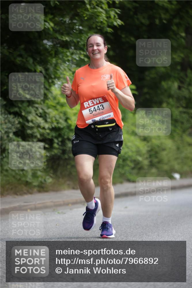 15.06.2025 - REWE Women's Run Jannik Wohlers http://msf.ph/oto/7966892 15.06.2025 10:02:01 Laufen 5443 meine-sportfotos.de