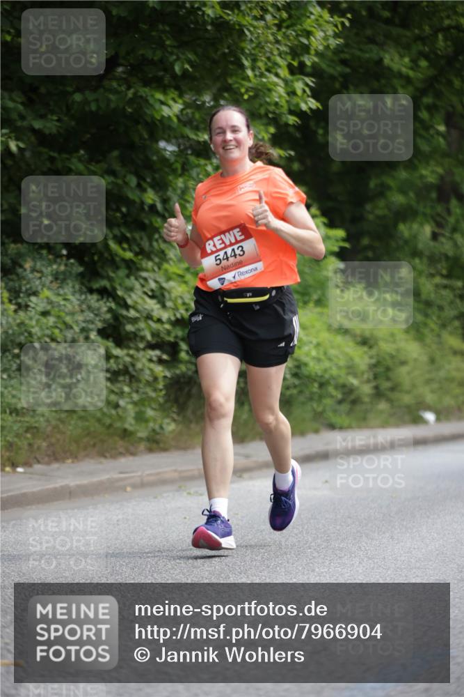 15.06.2025 - REWE Women's Run Jannik Wohlers http://msf.ph/oto/7966904 15.06.2025 10:02:01 Laufen 5443 meine-sportfotos.de