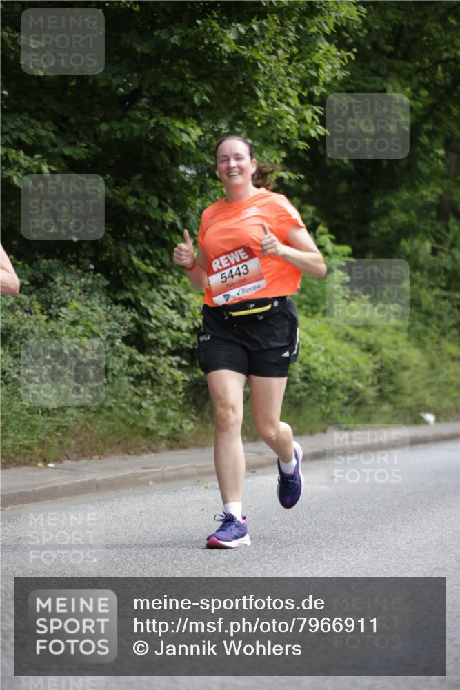 15.06.2025 - REWE Women's Run Jannik Wohlers http://msf.ph/oto/7966911 15.06.2025 10:02:01 Laufen 5443 meine-sportfotos.de