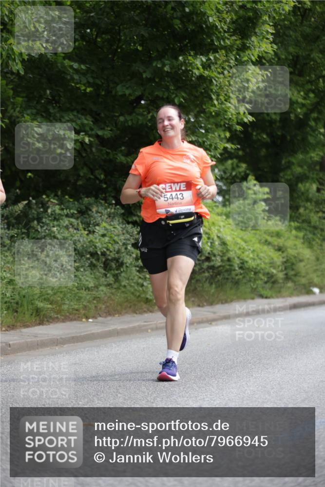 15.06.2025 - REWE Women's Run Jannik Wohlers http://msf.ph/oto/7966945 15.06.2025 10:02:01 Laufen 5443 meine-sportfotos.de