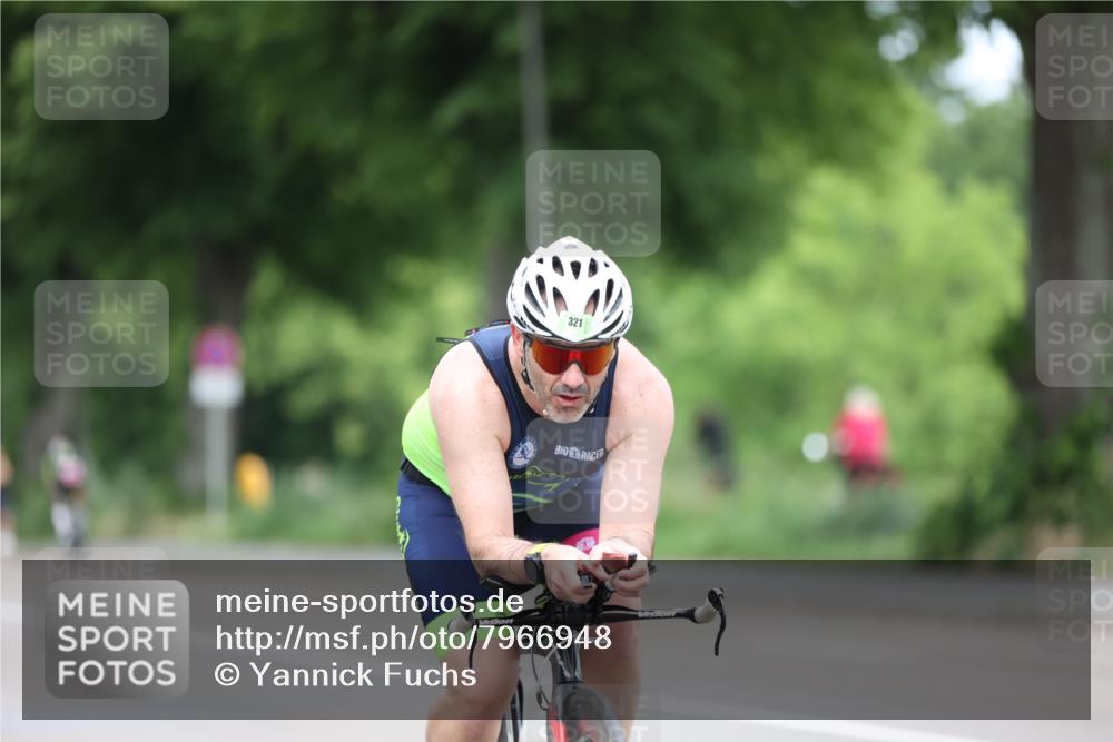 15.06.2025 - 7 Türme Triathlon Yannick Fuchs http://msf.ph/oto/7966948 15.06.2025 11:19:37 Radfahren 282, 321 meine-sportfotos.de