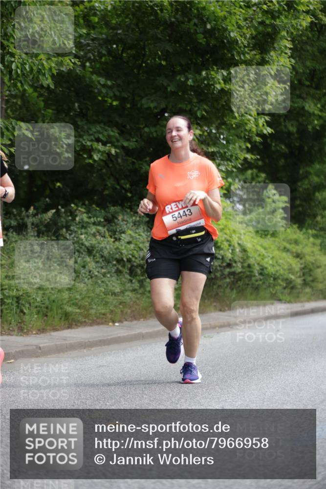 15.06.2025 - REWE Women's Run Jannik Wohlers http://msf.ph/oto/7966958 15.06.2025 10:02:01 Laufen 5443 meine-sportfotos.de
