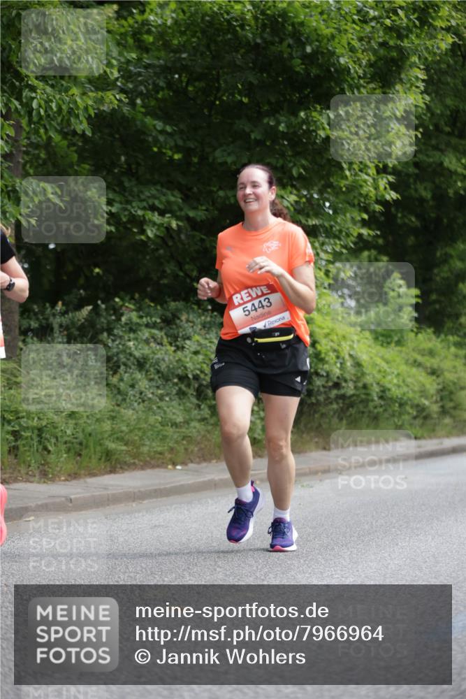 15.06.2025 - REWE Women's Run Jannik Wohlers http://msf.ph/oto/7966964 15.06.2025 10:02:01 Laufen 5443 meine-sportfotos.de