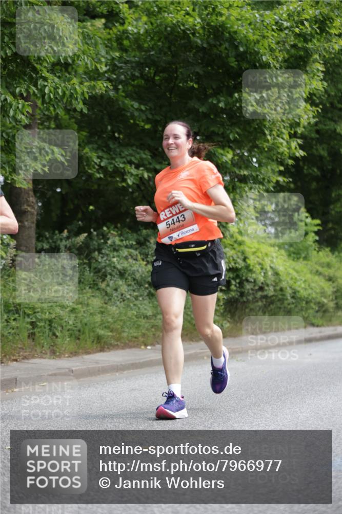 15.06.2025 - REWE Women's Run Jannik Wohlers http://msf.ph/oto/7966977 15.06.2025 10:02:01 Laufen 5443 meine-sportfotos.de