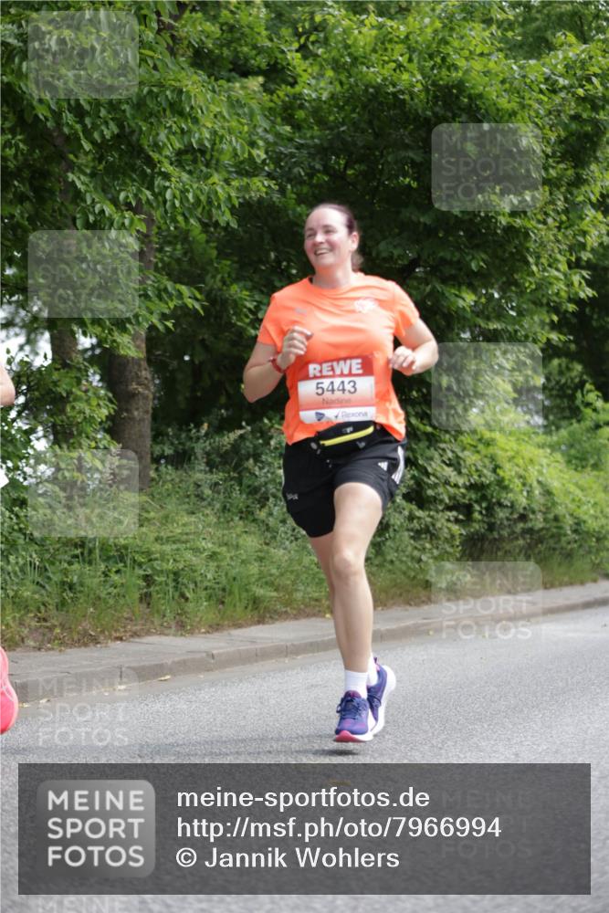 15.06.2025 - REWE Women's Run Jannik Wohlers http://msf.ph/oto/7966994 15.06.2025 10:02:02 Laufen 5443 meine-sportfotos.de