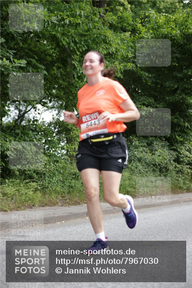 15.06.2025 - REWE Women's Run Jannik Wohlers http://msf.ph/oto/7967030 15.06.2025 10:02:02 Laufen 5443 meine-sportfotos.de