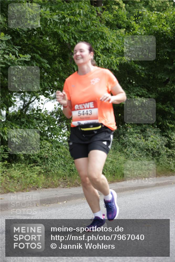 15.06.2025 - REWE Women's Run Jannik Wohlers http://msf.ph/oto/7967040 15.06.2025 10:02:02 Laufen 5443 meine-sportfotos.de