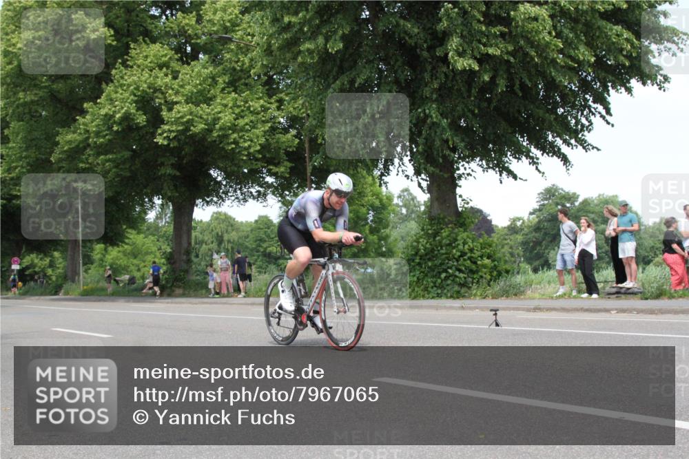 15.06.2025 - 7 Türme Triathlon Yannick Fuchs http://msf.ph/oto/7967065 15.06.2025 13:22:44 Radfahren  meine-sportfotos.de
