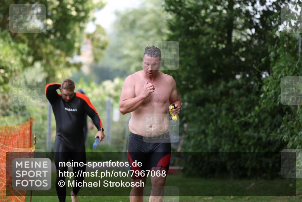 15.06.2025 - 7 Türme Triathlon Michael Strokosch http://msf.ph/oto/7967068 15.06.2025 12:21:32 Schwimmen 386, 390, 492, 515, 534, 577, 626, 664, 665, 680 meine-sportfotos.de