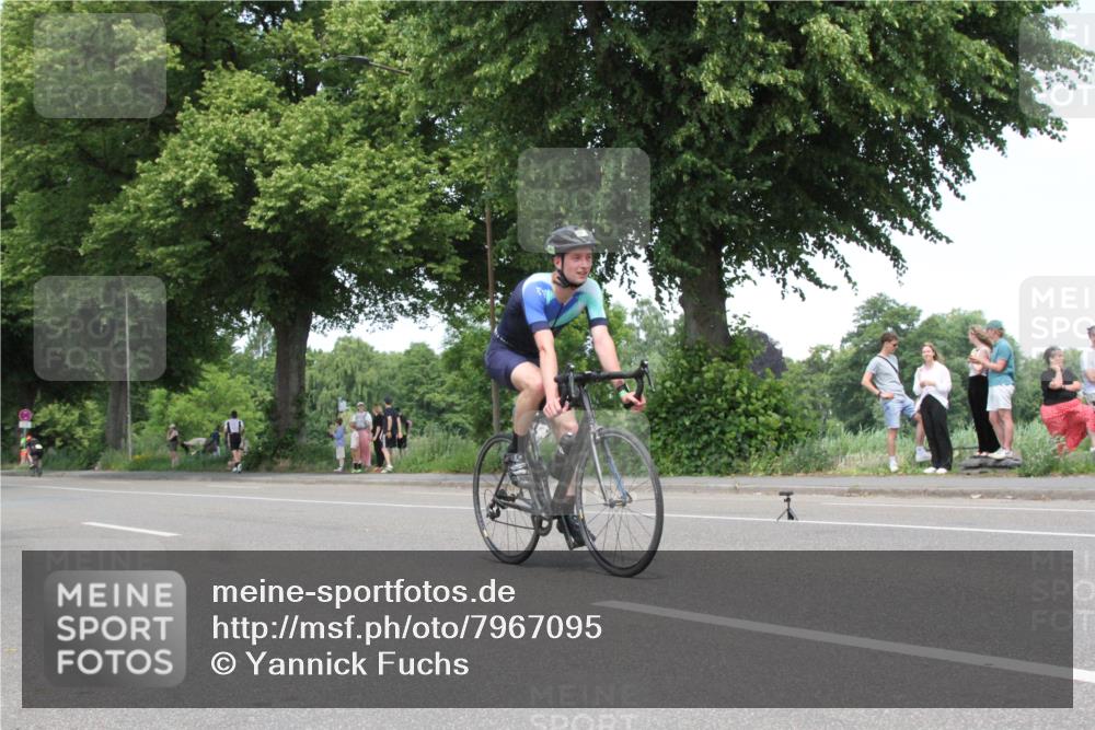 15.06.2025 - 7 Türme Triathlon Yannick Fuchs http://msf.ph/oto/7967095 15.06.2025 13:23:14 Radfahren  meine-sportfotos.de