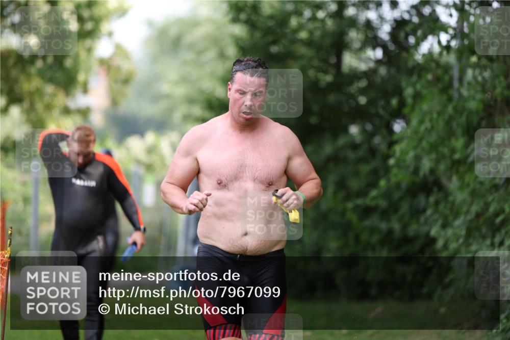 15.06.2025 - 7 Türme Triathlon Michael Strokosch http://msf.ph/oto/7967099 15.06.2025 12:21:34 Schwimmen 360, 386, 390, 492, 515, 534, 577, 626, 664, 665, 680 meine-sportfotos.de