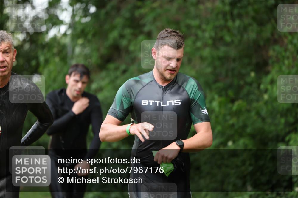 15.06.2025 - 7 Türme Triathlon Michael Strokosch http://msf.ph/oto/7967176 15.06.2025 12:21:45 Schwimmen 360, 386, 390, 409, 492, 534, 577, 578, 596, 623, 641, 664, 680 meine-sportfotos.de
