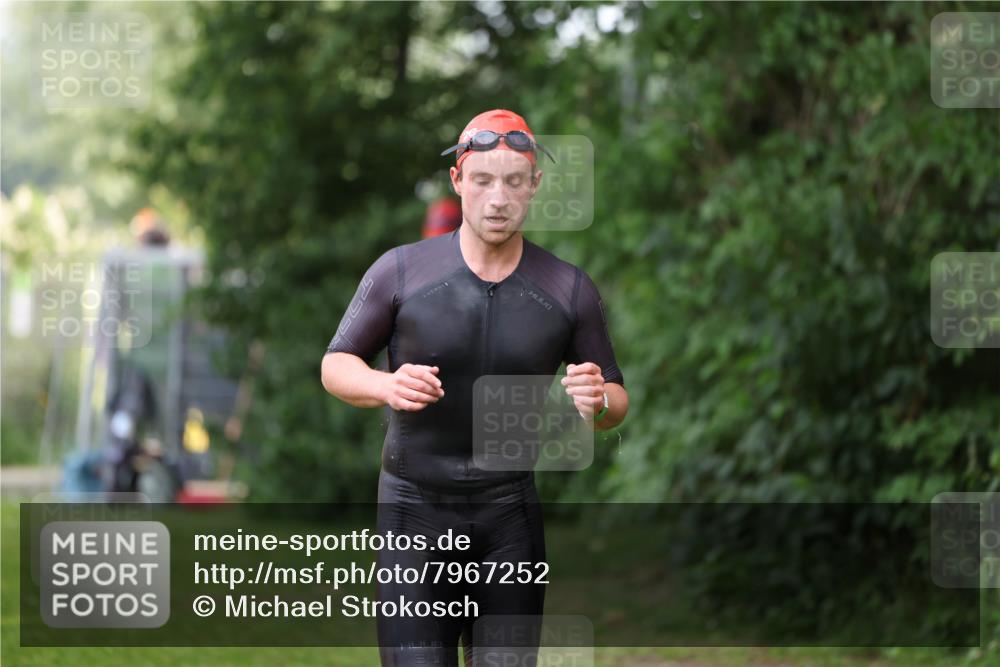 15.06.2025 - 7 Türme Triathlon Michael Strokosch http://msf.ph/oto/7967252 15.06.2025 12:21:51 Schwimmen 360, 386, 390, 409, 454, 492, 577, 578, 596, 623, 641, 664, 680 meine-sportfotos.de