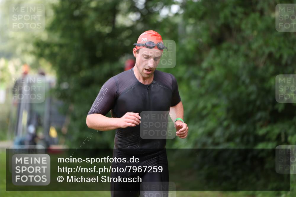 15.06.2025 - 7 Türme Triathlon Michael Strokosch http://msf.ph/oto/7967259 15.06.2025 12:21:51 Schwimmen 360, 386, 390, 409, 454, 492, 577, 578, 596, 623, 641, 664, 680 meine-sportfotos.de