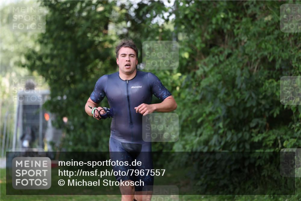15.06.2025 - 7 Türme Triathlon Michael Strokosch http://msf.ph/oto/7967557 15.06.2025 12:51:52 Schwimmen 817, 940, 999 meine-sportfotos.de