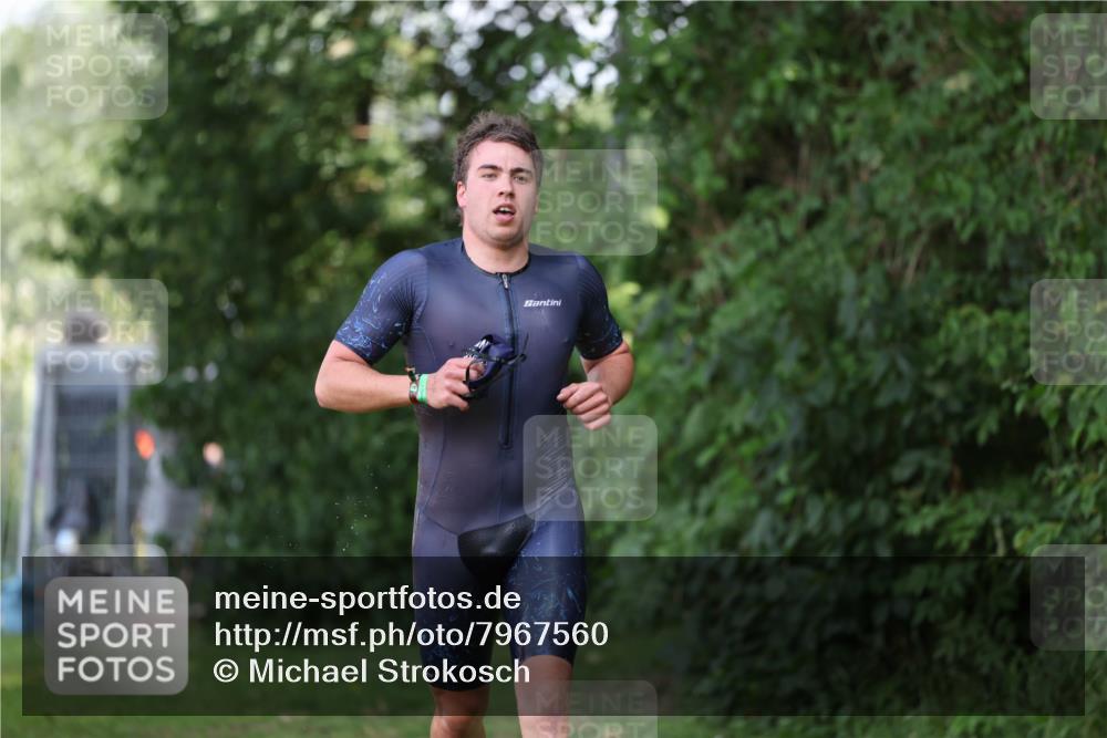 15.06.2025 - 7 Türme Triathlon Michael Strokosch http://msf.ph/oto/7967560 15.06.2025 12:51:53 Schwimmen 817, 940, 999 meine-sportfotos.de