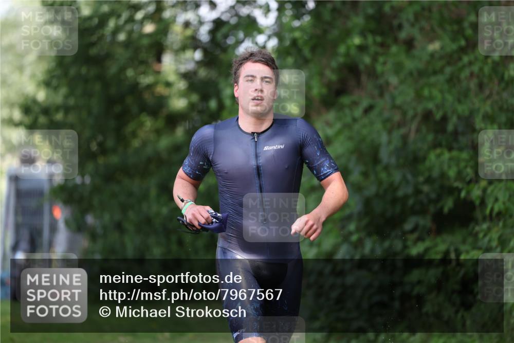 15.06.2025 - 7 Türme Triathlon Michael Strokosch http://msf.ph/oto/7967567 15.06.2025 12:51:53 Schwimmen 817, 940, 999 meine-sportfotos.de