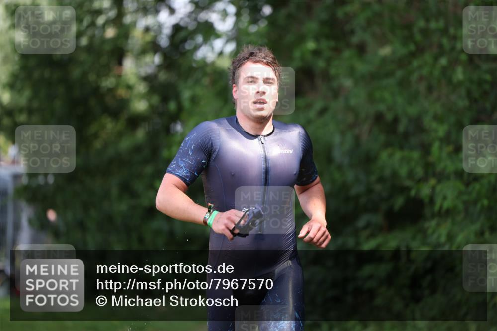 15.06.2025 - 7 Türme Triathlon Michael Strokosch http://msf.ph/oto/7967570 15.06.2025 12:51:53 Schwimmen 817, 940, 999 meine-sportfotos.de
