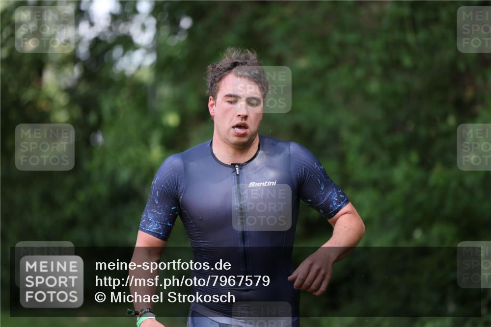 15.06.2025 - 7 Türme Triathlon Michael Strokosch http://msf.ph/oto/7967579 15.06.2025 12:51:54 Schwimmen 817, 940, 999 meine-sportfotos.de