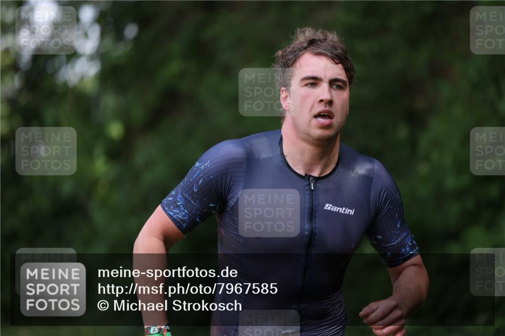 15.06.2025 - 7 Türme Triathlon Michael Strokosch http://msf.ph/oto/7967585 15.06.2025 12:51:54 Schwimmen 817, 940, 999 meine-sportfotos.de