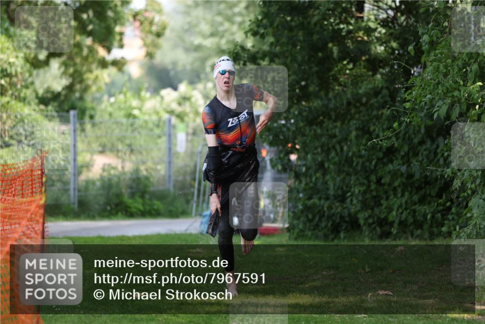 15.06.2025 - 7 Türme Triathlon Michael Strokosch http://msf.ph/oto/7967591 15.06.2025 12:51:58 Schwimmen 817, 940 meine-sportfotos.de