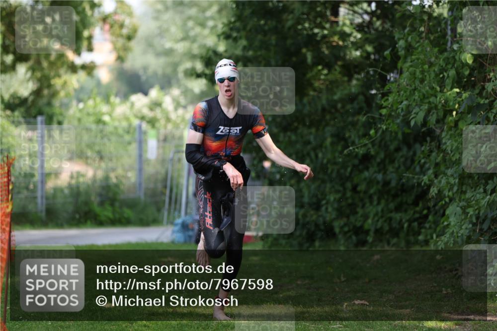 15.06.2025 - 7 Türme Triathlon Michael Strokosch http://msf.ph/oto/7967598 15.06.2025 12:51:59 Schwimmen 817, 940, 983 meine-sportfotos.de