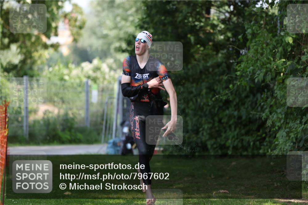 15.06.2025 - 7 Türme Triathlon Michael Strokosch http://msf.ph/oto/7967602 15.06.2025 12:51:59 Schwimmen 817, 940, 983 meine-sportfotos.de