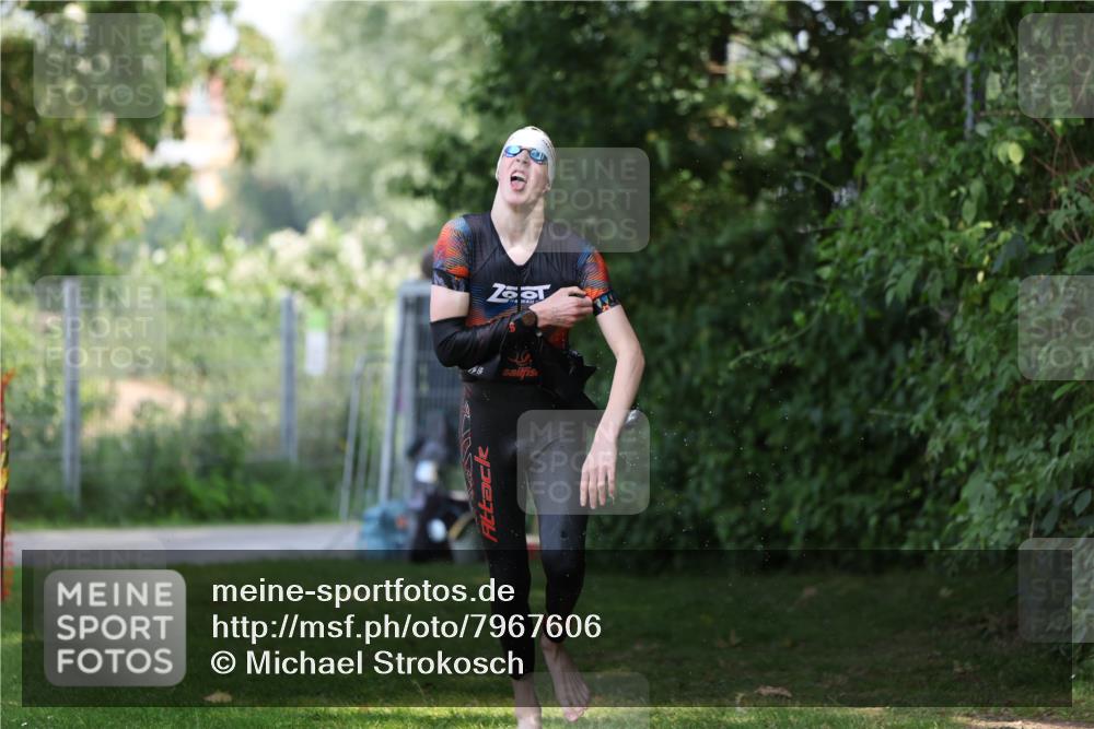 15.06.2025 - 7 Türme Triathlon Michael Strokosch http://msf.ph/oto/7967606 15.06.2025 12:51:59 Schwimmen 817, 940, 983 meine-sportfotos.de