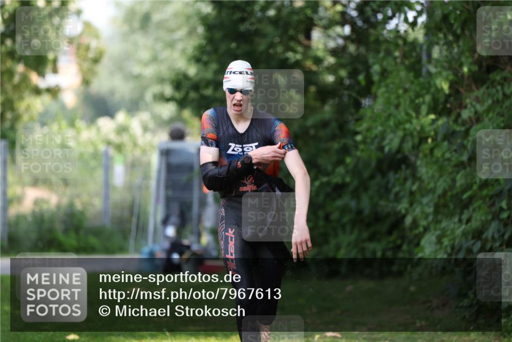 15.06.2025 - 7 Türme Triathlon Michael Strokosch http://msf.ph/oto/7967613 15.06.2025 12:52:00 Schwimmen 817, 940, 983 meine-sportfotos.de