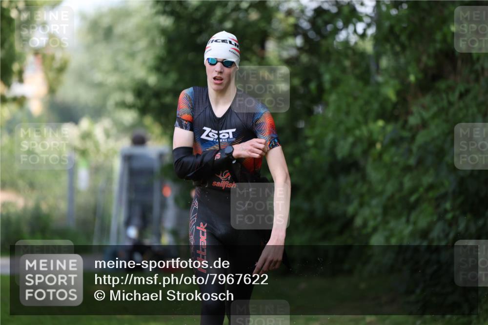 15.06.2025 - 7 Türme Triathlon Michael Strokosch http://msf.ph/oto/7967622 15.06.2025 12:52:01 Schwimmen 817, 940, 983 meine-sportfotos.de