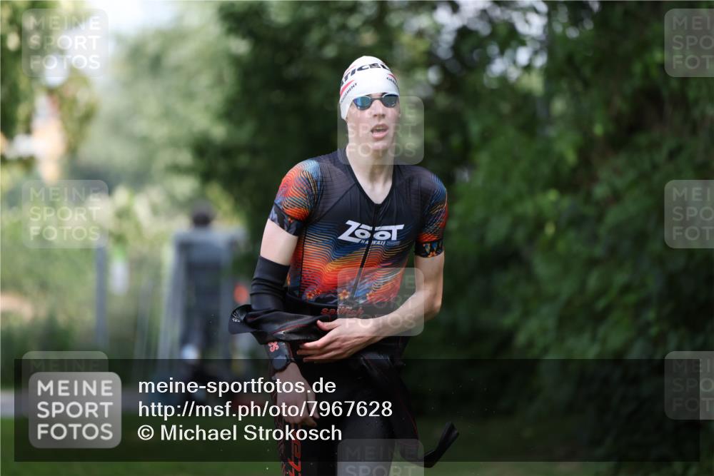 15.06.2025 - 7 Türme Triathlon Michael Strokosch http://msf.ph/oto/7967628 15.06.2025 12:52:01 Schwimmen 817, 940, 983 meine-sportfotos.de