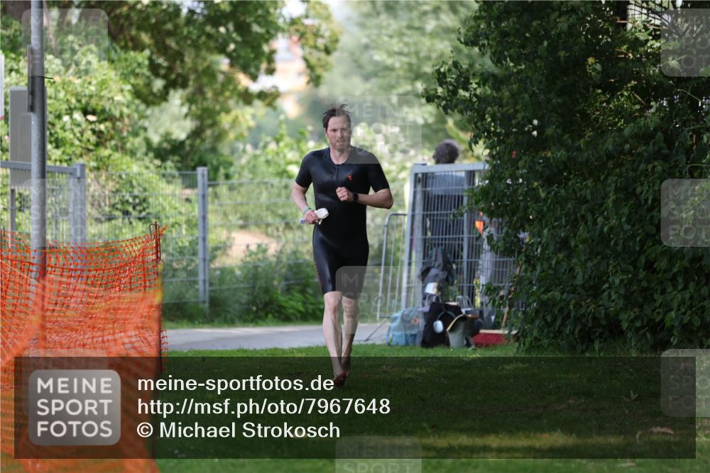 15.06.2025 - 7 Türme Triathlon Michael Strokosch http://msf.ph/oto/7967648 15.06.2025 12:52:13 Schwimmen 983 meine-sportfotos.de