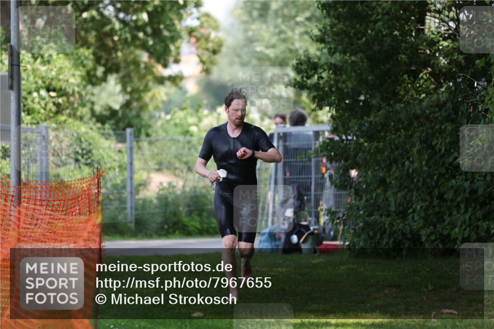 15.06.2025 - 7 Türme Triathlon Michael Strokosch http://msf.ph/oto/7967655 15.06.2025 12:52:14 Schwimmen 983 meine-sportfotos.de