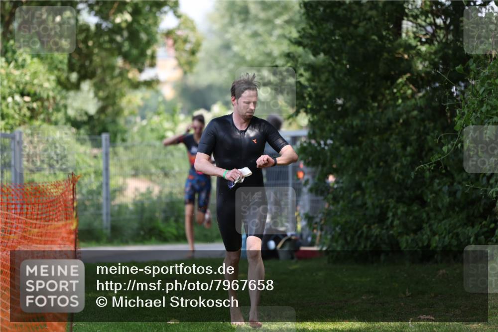 15.06.2025 - 7 Türme Triathlon Michael Strokosch http://msf.ph/oto/7967658 15.06.2025 12:52:15 Schwimmen 983 meine-sportfotos.de
