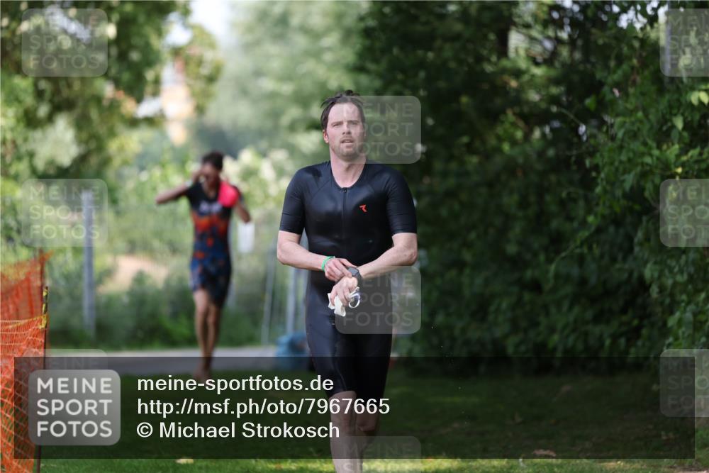 15.06.2025 - 7 Türme Triathlon Michael Strokosch http://msf.ph/oto/7967665 15.06.2025 12:52:16 Schwimmen 983 meine-sportfotos.de