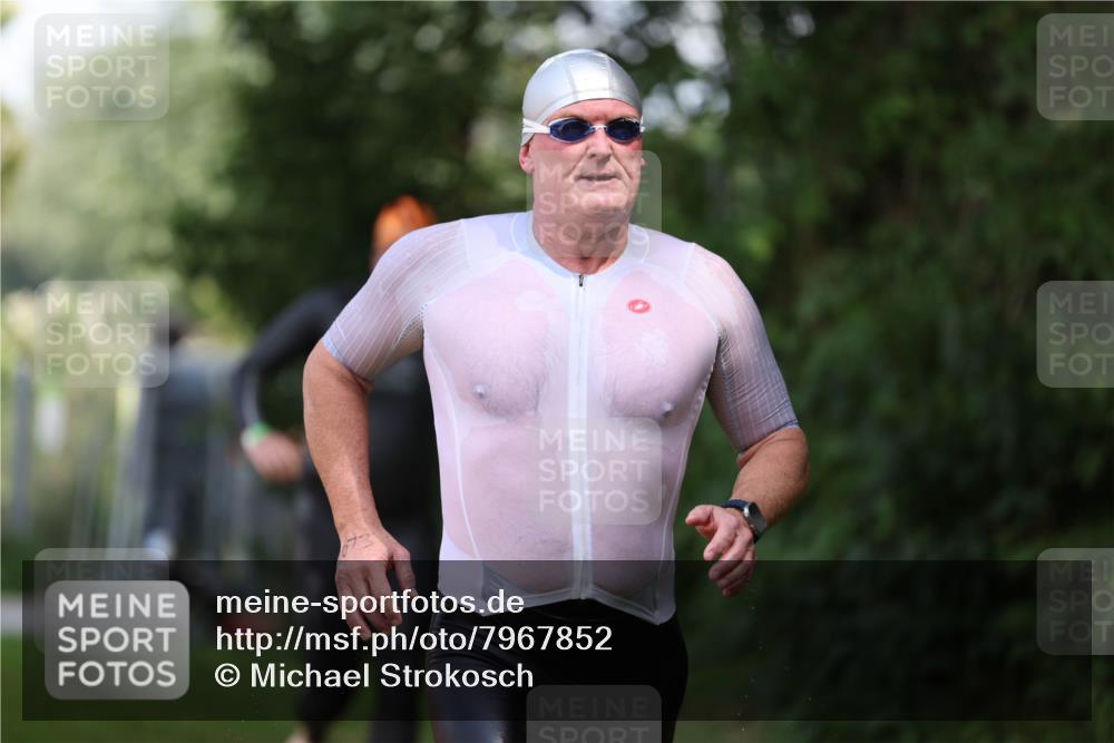 15.06.2025 - 7 Türme Triathlon Michael Strokosch http://msf.ph/oto/7967852 15.06.2025 12:53:08 Schwimmen 924, 1073 meine-sportfotos.de