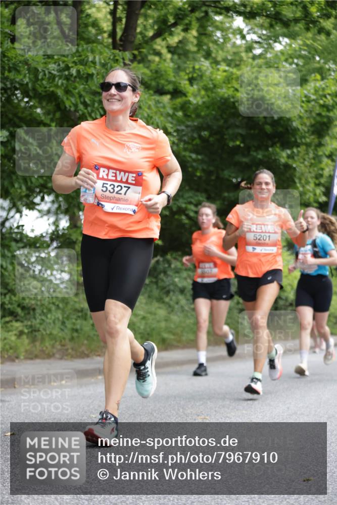 15.06.2025 - REWE Women's Run Jannik Wohlers http://msf.ph/oto/7967910 15.06.2025 10:03:02 Laufen 5327, 3607, 5201 meine-sportfotos.de