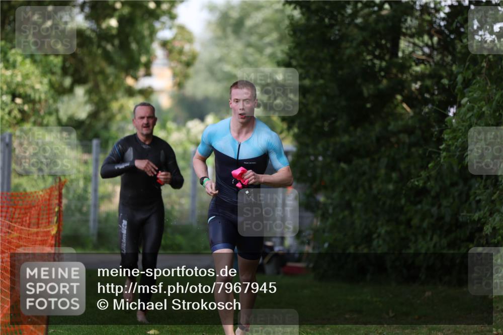 15.06.2025 - 7 Türme Triathlon Michael Strokosch http://msf.ph/oto/7967945 15.06.2025 12:53:47 Schwimmen 760, 862, 1072, 1133, 1156 meine-sportfotos.de